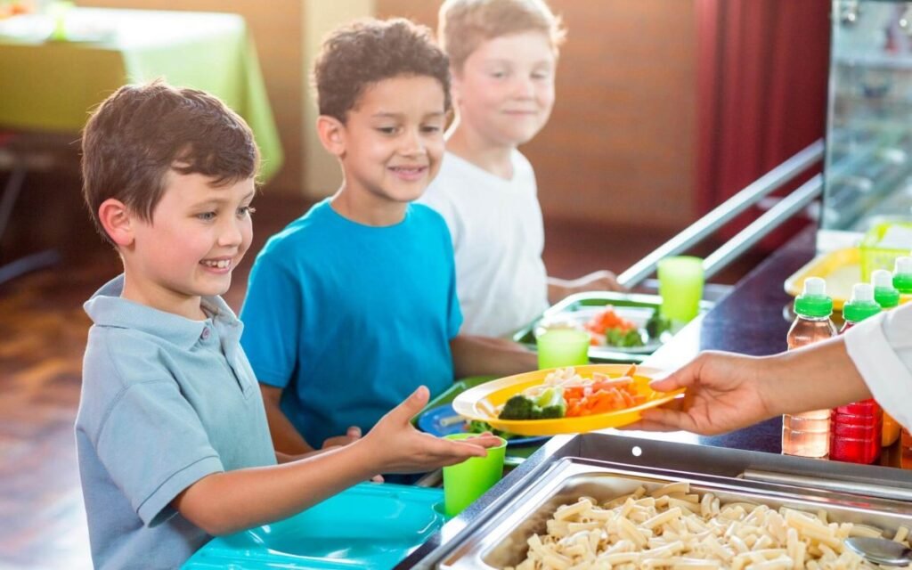 BUSCAN PERSONAL PARA TRABAJAR EN DISTINTOS COMEDORES DEL PAÍS |